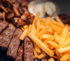 Konoba-kamen-a-la-cart-restoran-restaurant-zadar-crno-grill-cover-jelovnik-rezervacije-reservation-table-booking-plata-za-4-osobe-platter-platte-piatto