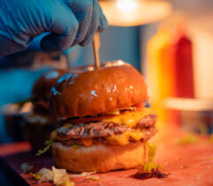 Konoba-kamen-a-la-cart-restoran-restaurant-zadar-crno-grill-cover-jelovnik-rezervacije-reservation-table-booking-skak-burger