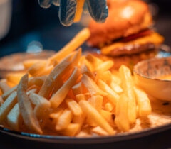 Konoba-kamen-a-la-cart-restoran-restaurant-zadar-crno-grill-cover-jelovnik-rezervacije-reservation-table-booking-skak-burger