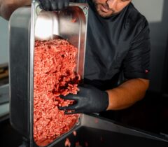 Konoba-kamen-a-la-cart-restoran-restaurant-zadar-crno-grill-cover-jelovnik-rezervacije-reservation-table-booking-Juneći-ćevapi-veliki-mali