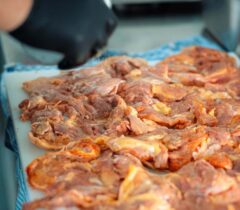Konoba-kamen-a-la-cart-restoran-restaurant-zadar-crno-grill-cover-jelovnik-rezervacije-reservation-table-booking-Otkošteni-pileći-batak-zabatak