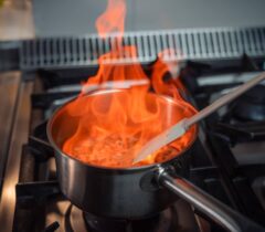 Konoba-kamen-a-la-cart-restoran-restaurant-zadar-crno-grill-cover-jelovnik-rezervacije-reservation-table-booking-umak-umaci-papar