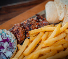 Konoba-kamen-a-la-cart-restoran-restaurant-zadar-crno-grill-cover-jelovnik-rezervacije-reservation-table-booking-plata-za-2-osobe