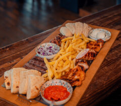 Konoba-kamen-a-la-cart-restoran-restaurant-zadar-crno-grill-cover-jelovnik-rezervacije-reservation-table-booking-plata-za-2-osobe