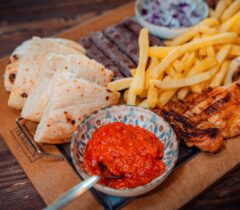 Konoba-kamen-a-la-cart-restoran-restaurant-zadar-crno-grill-cover-jelovnik-rezervacije-reservation-table-booking-plata-za-2-osobe