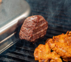 Konoba-kamen-a-la-cart-restoran-restaurant-zadar-crno-grill-cover-jelovnik-rezervacije-reservation-table-booking-odlezani-biftek