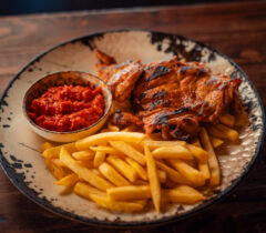 Konoba-kamen-a-la-cart-restoran-restaurant-zadar-crno-grill-cover-jelovnik-rezervacije-reservation-table-booking-Otkošteni-pileći-batak-zabatak