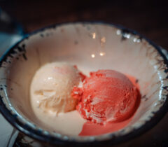 Konoba-kamen-a-la-cart-restoran-restaurant-zadar-crno-grill-cover-jelovnik-rezervacije-reservation-table-booking-desert-cake-kolač-ice-cream-sladoled-gelatoi-eis